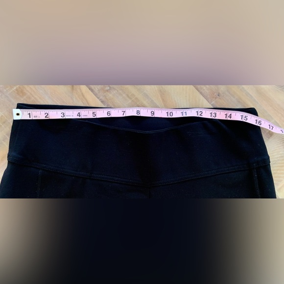 NYGARD SLIMS Pull On Capris Black Women's size Large Crisscross Detail - Picture 4 of 6